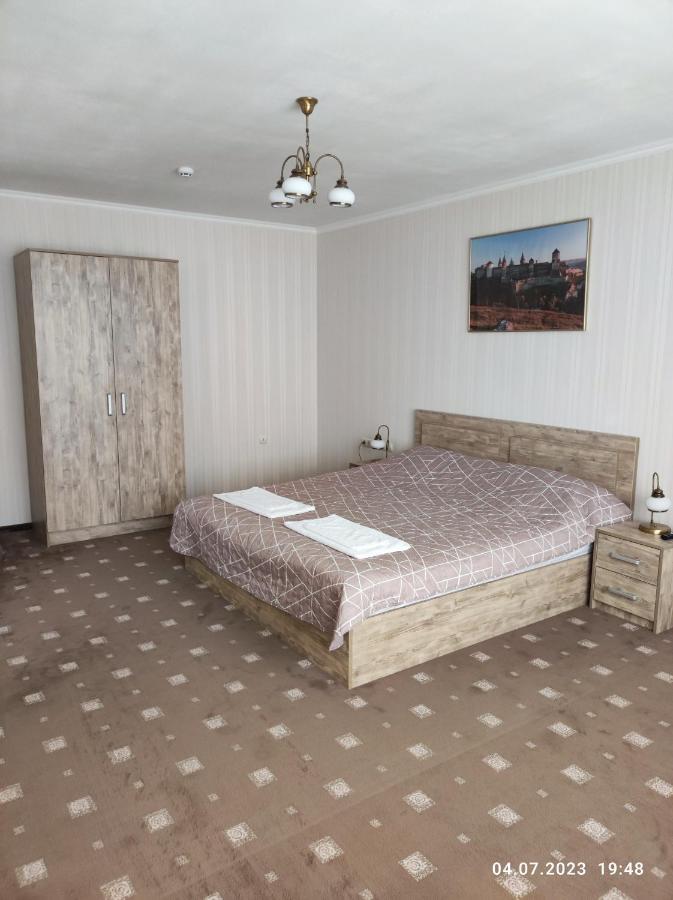 Apart-Hotel 24/7 Kam'janec'-Podil's'kyj Esterno foto